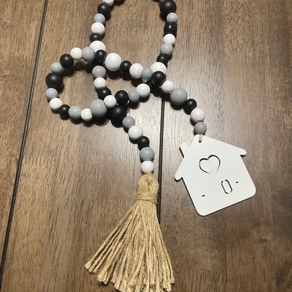 Handmade beaded home - Picture 2 of 3